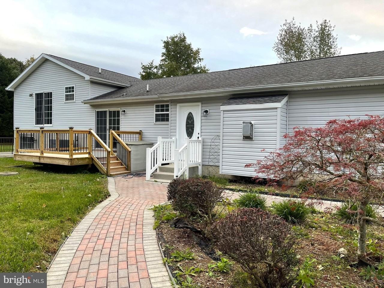 205 Cedar Beach Drive - Photo 5 of 50