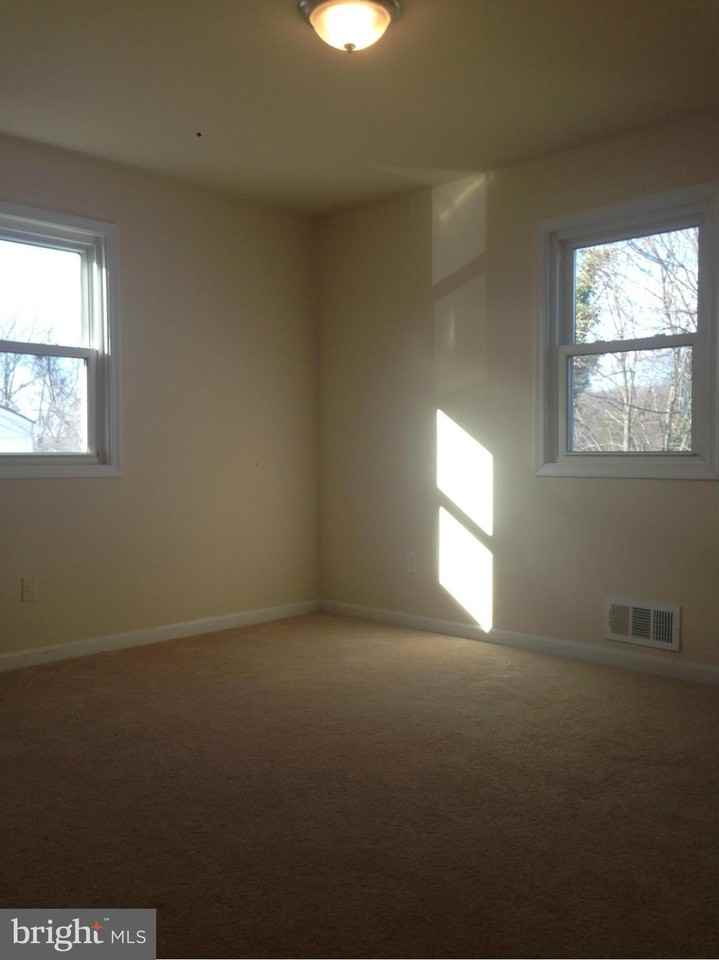 7208 Powhatan St - Photo 4 of 13