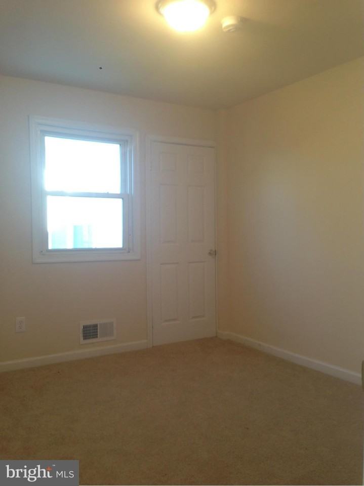 7208 Powhatan St - Photo 5 of 13