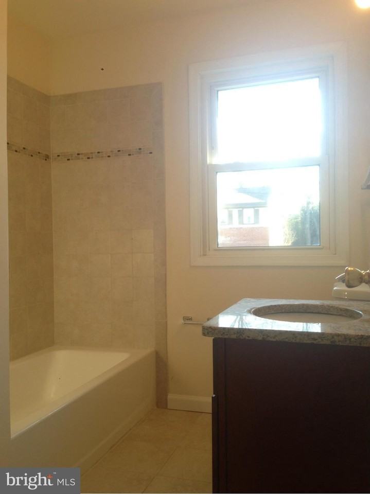 7208 Powhatan St - Photo 6 of 13