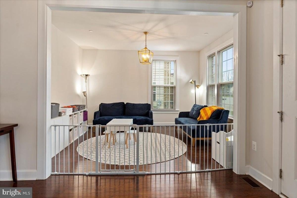 13903 Hebron Ln - Photo 7 of 40