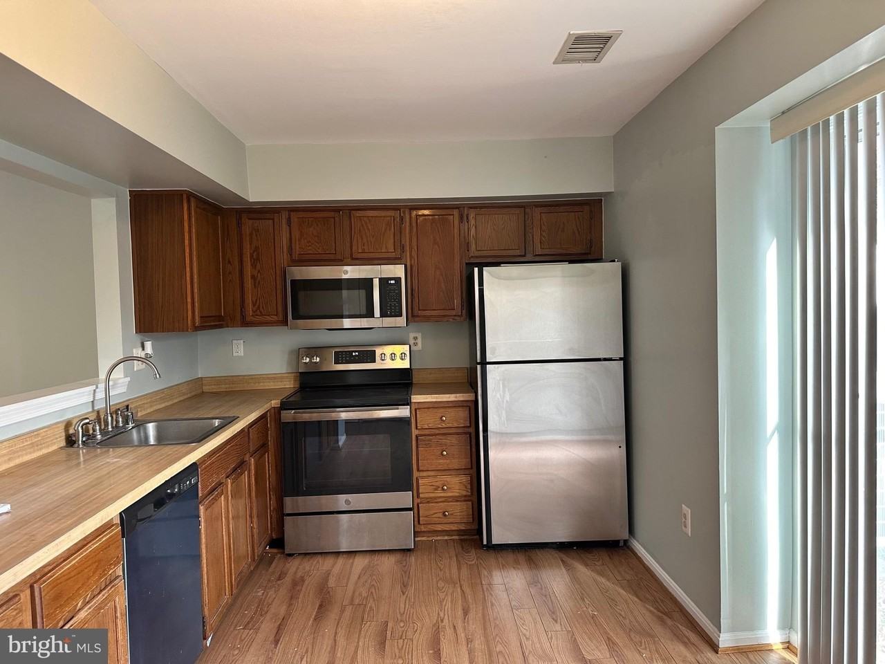 14781 London Lane - Photo 4 of 33