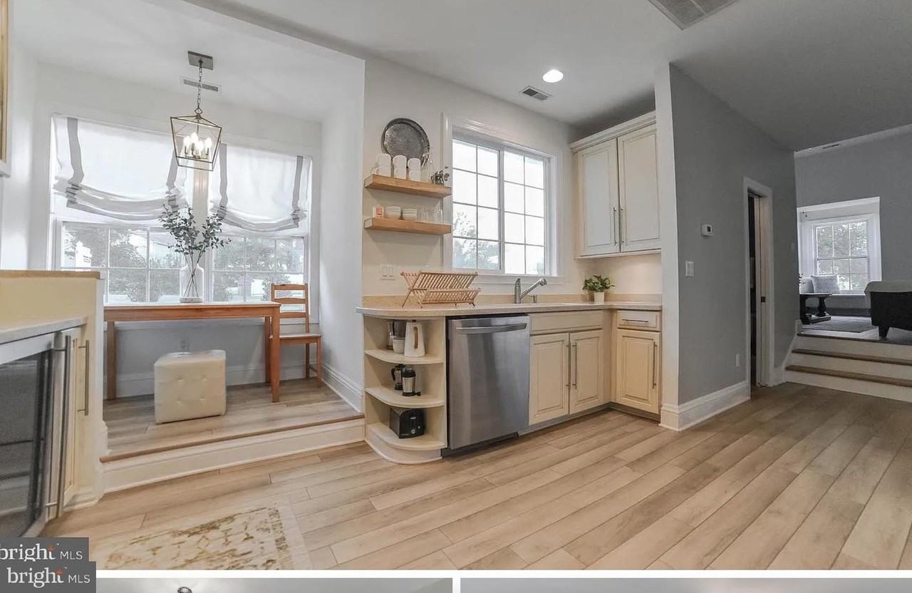 44947 Blackstone Circle - Photo 3 of 5