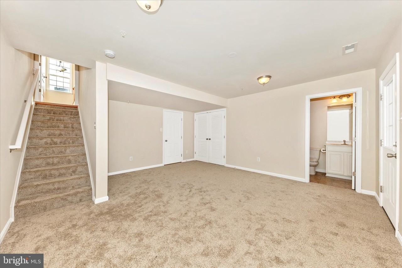 10373 Lantern Lane - Photo 3 of 50