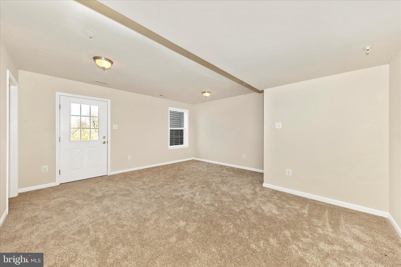 10373 Lantern Lane - Photo 4 of 50