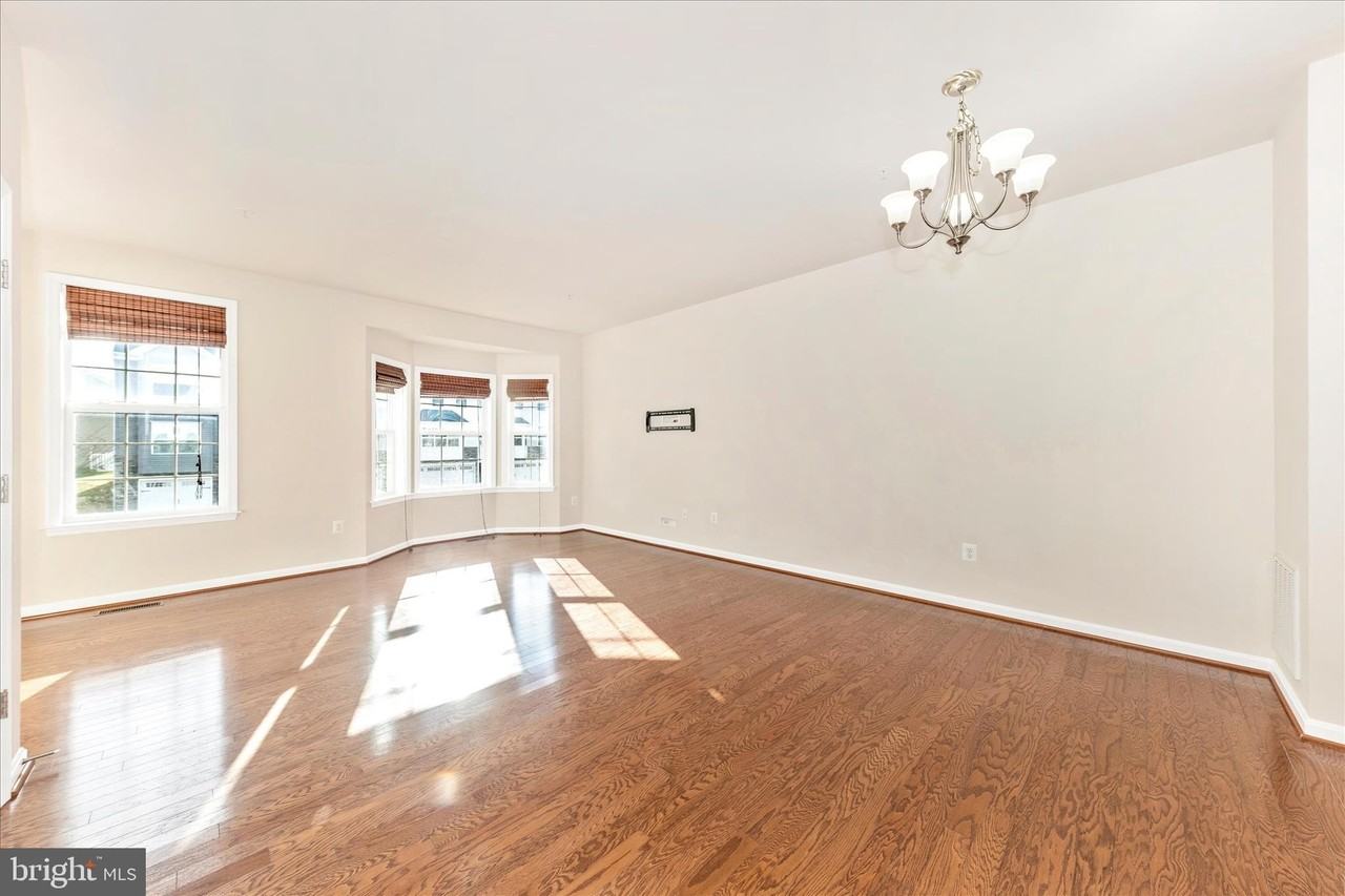 10373 Lantern Lane - Photo 7 of 50