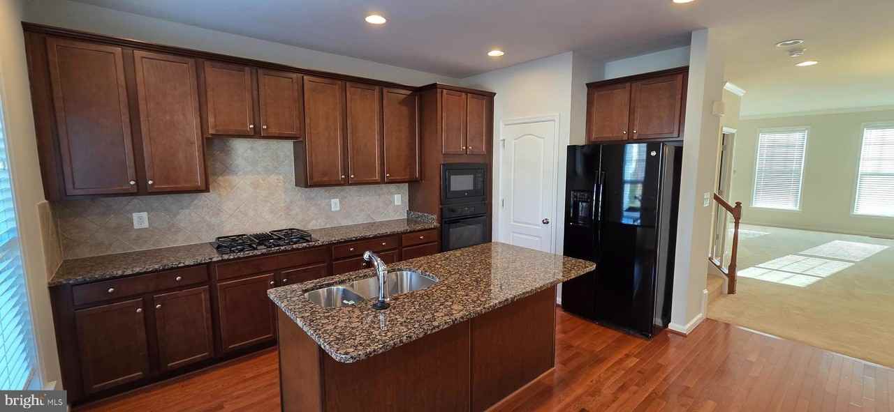 41836 Diabase Square - Photo 2 of 29