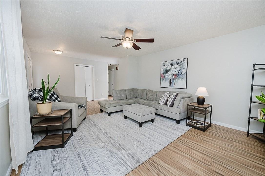 979 Barclay Rd - Photo 5 of 32