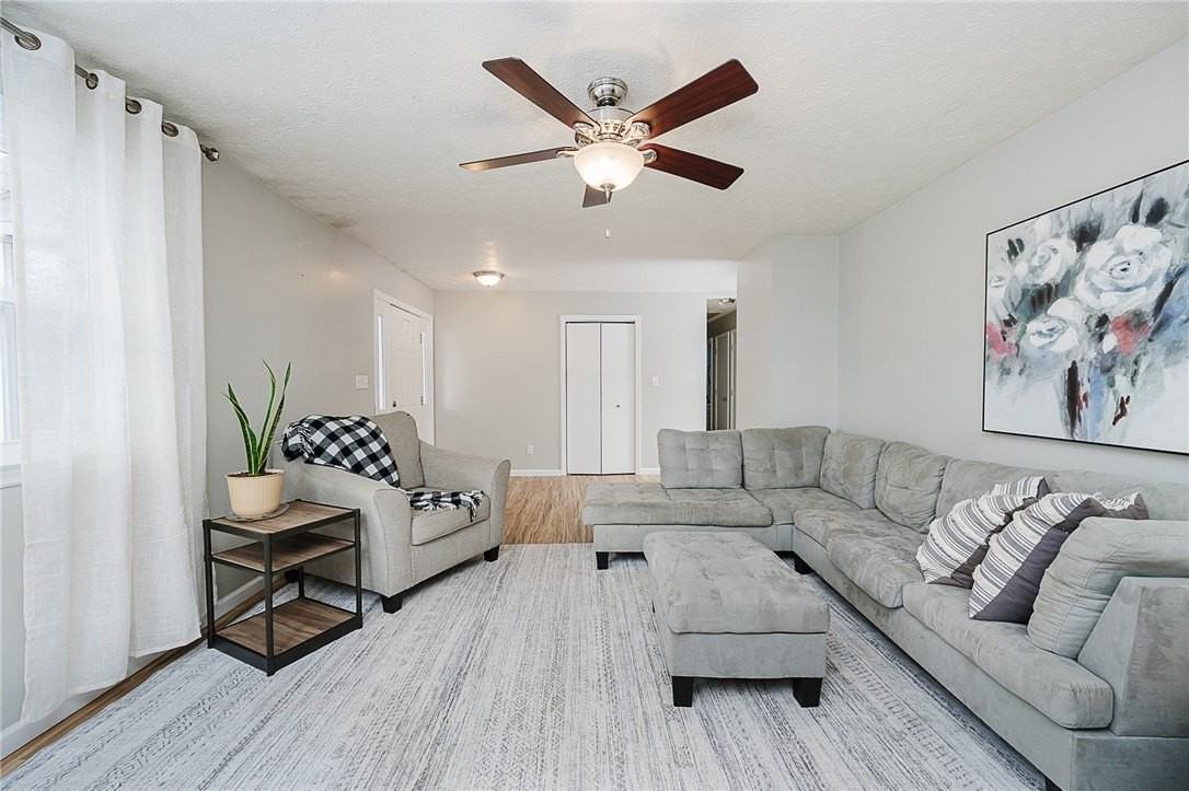 979 Barclay Rd - Photo 6 of 32