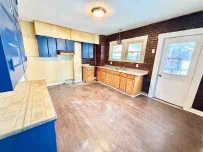 866 Vankirk St #1 - Photo 4 of 10