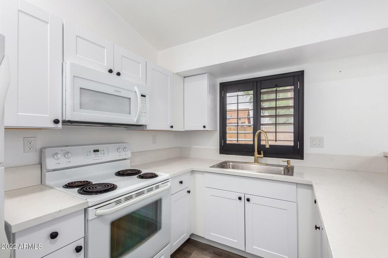 19 West Piute Avenue - Photo 3 of 18