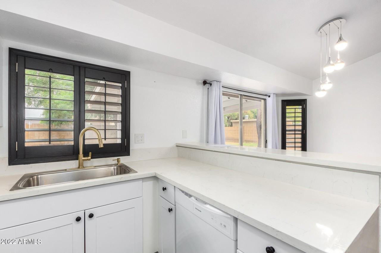 19 West Piute Avenue - Photo 4 of 18