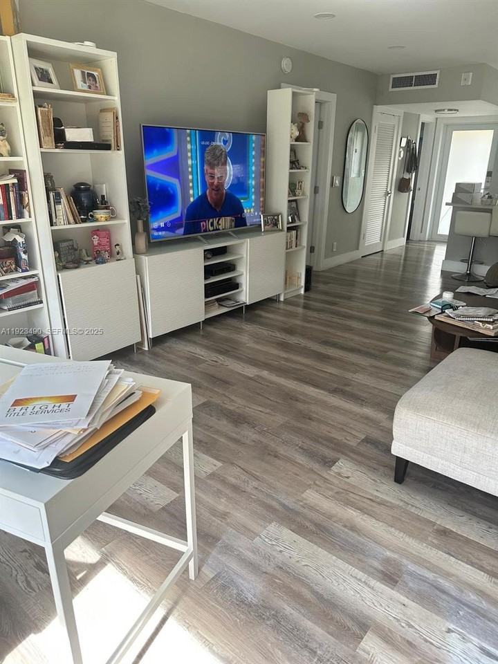 1350 Northeast 9th Street #305