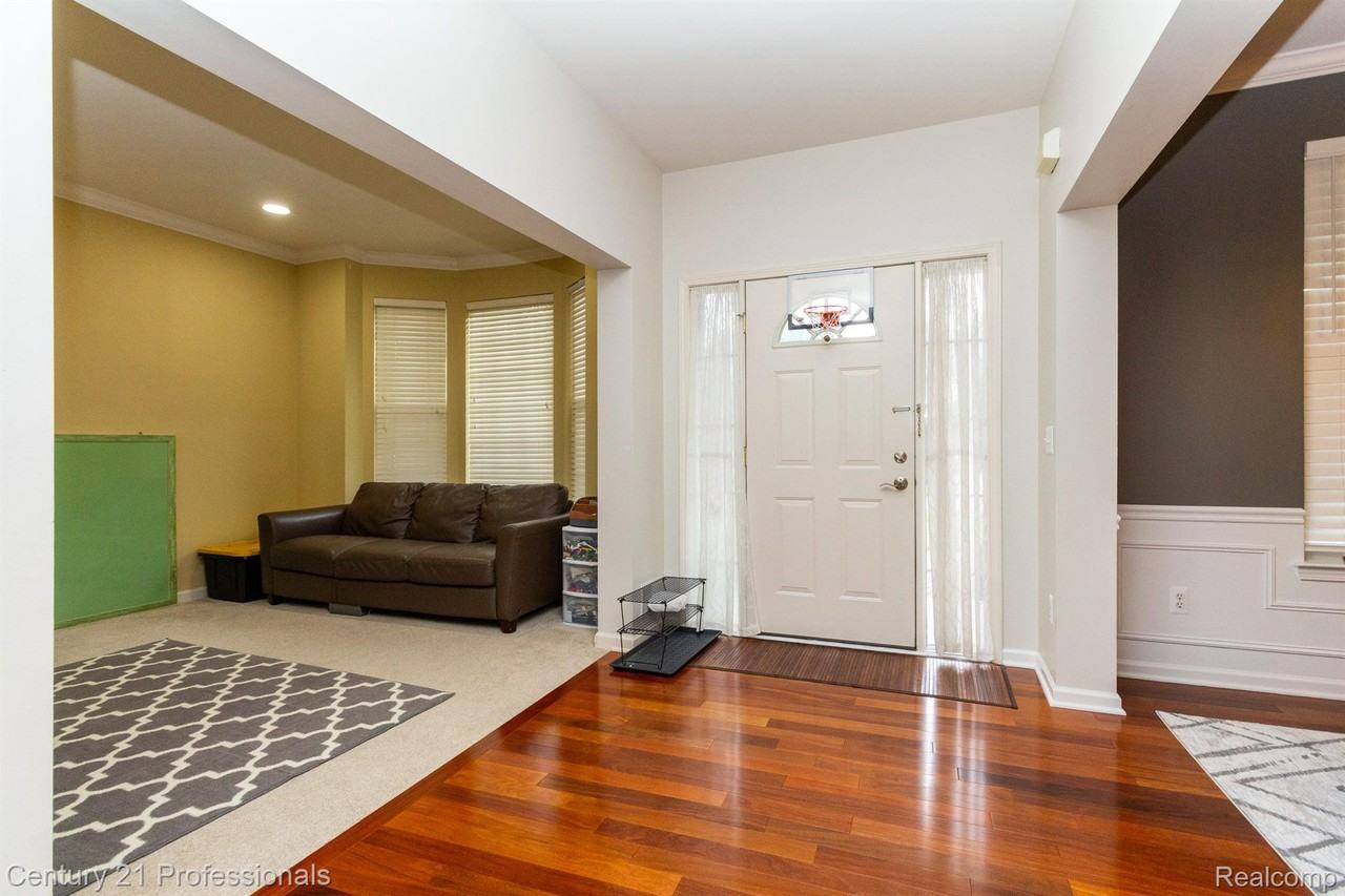 3525 Everett Drive - Photo 6 of 50