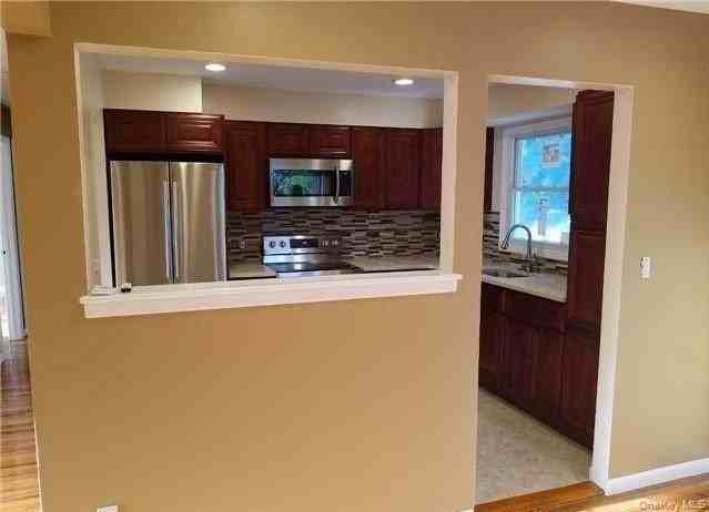 17 Hallock St - Photo 2 of 11