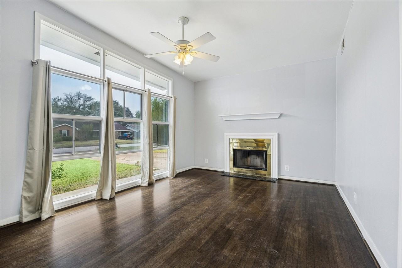 4410 Kingfisher Dr - Photo 2 of 16