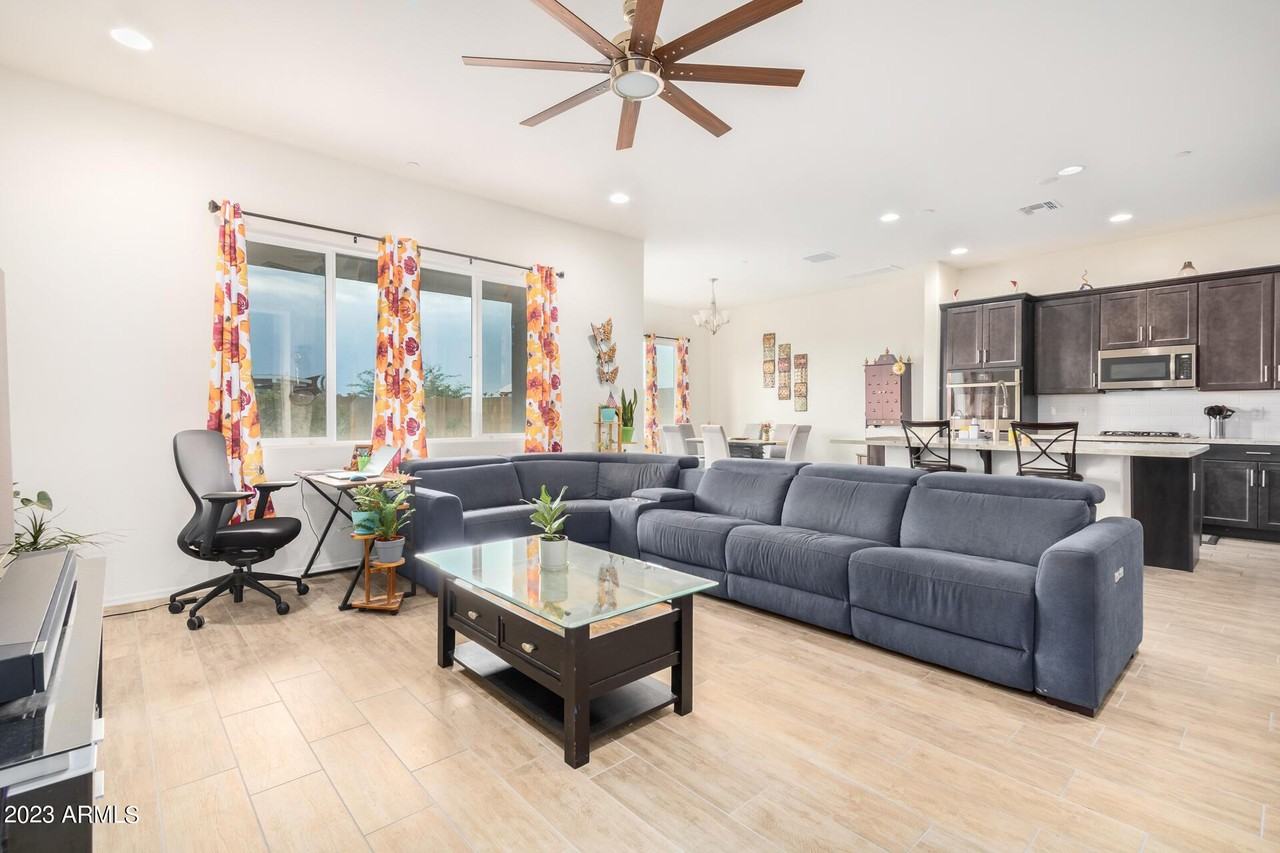 7322 West Phelps Road - Photo 7 of 33