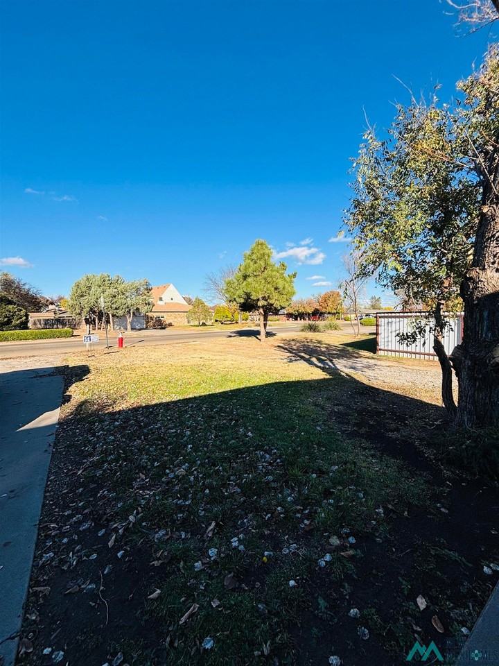 1917 Colonial Parkway - Photo 3 of 17