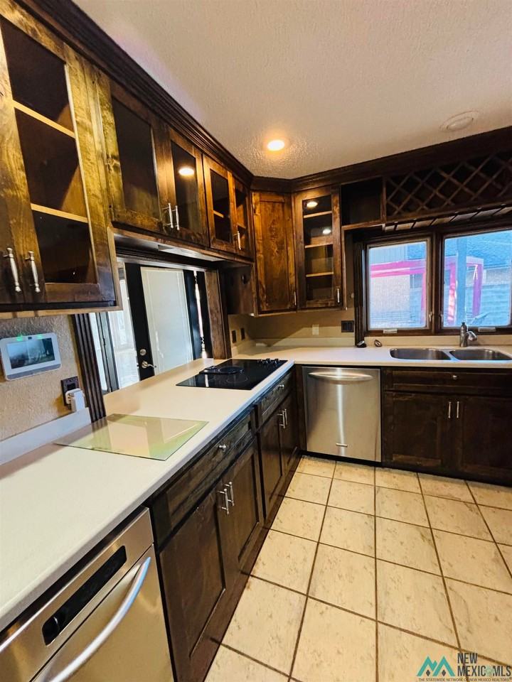 1917 Colonial Parkway - Photo 6 of 17