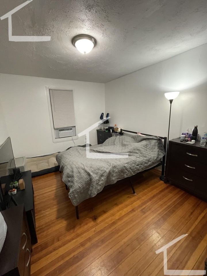 291 Main St - Photo 4 of 9
