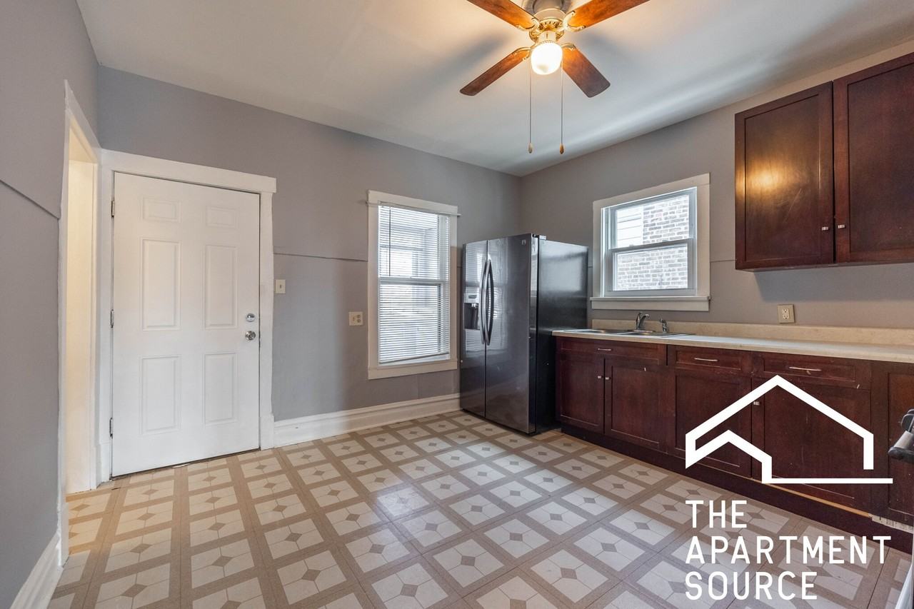 5128 W Henderson St #2 - Photo 6 of 19