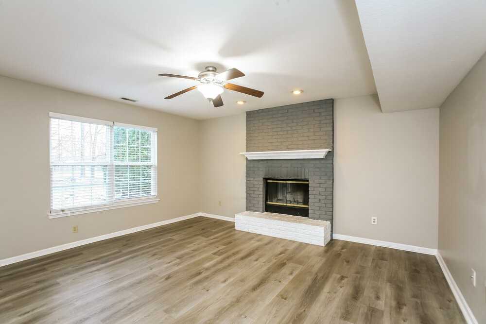 18864 Prairie Crossing Dr - Photo 5 of 17