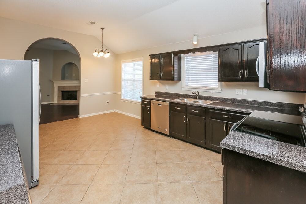 13078 Braybourne Pkwy - Photo 4 of 13