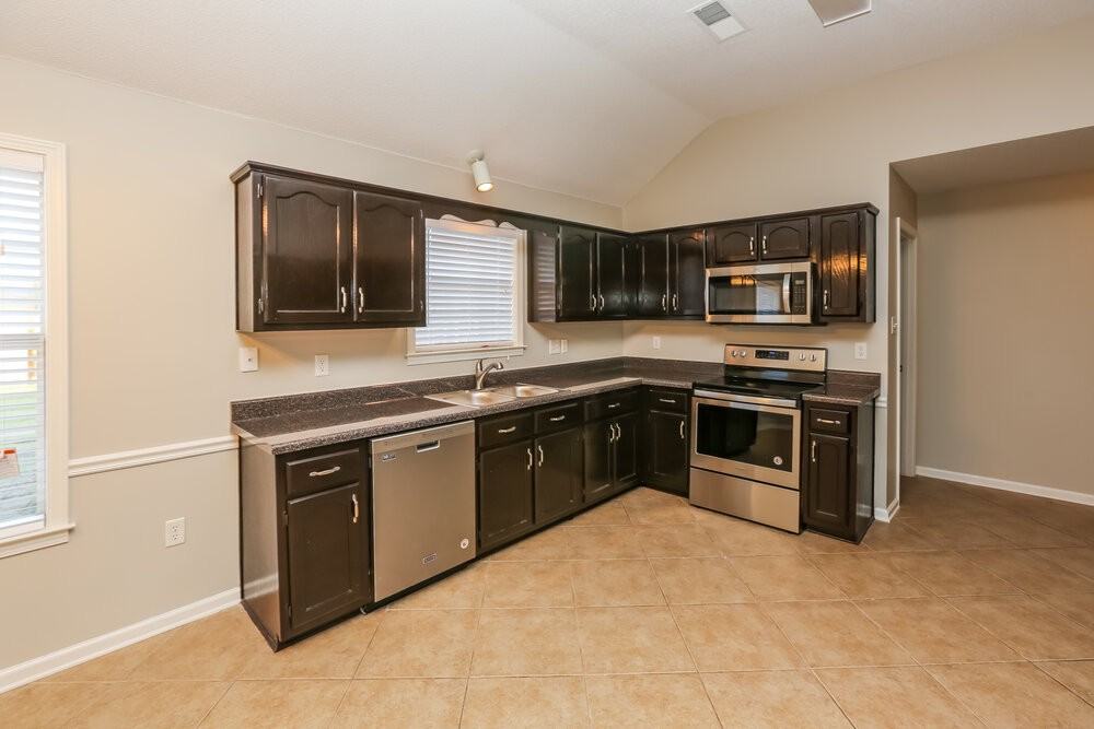 13078 Braybourne Pkwy - Photo 5 of 13