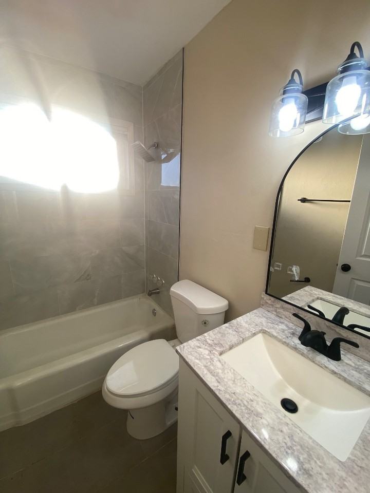 814 Schirmer St #C - Photo 6 of 8