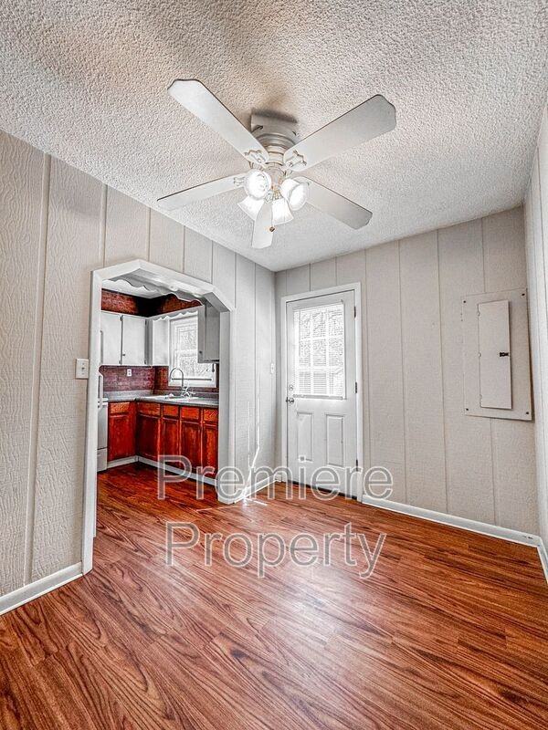 7111 Ne 52nd St - Photo 4 of 12