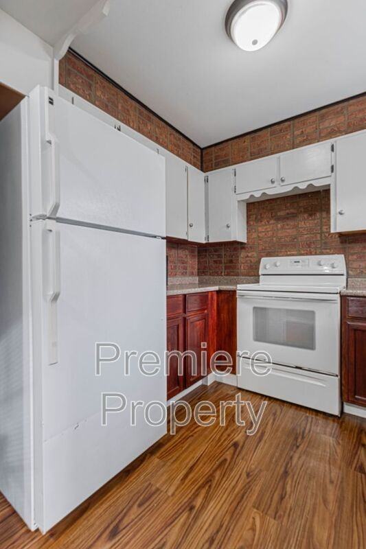 7111 Ne 52nd St - Photo 6 of 12