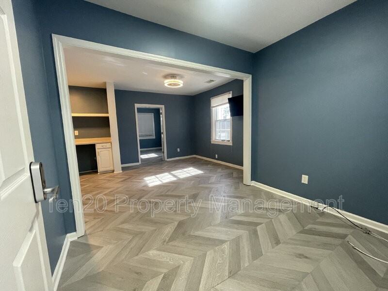 4741 Armour Rd - Photo 4 of 26