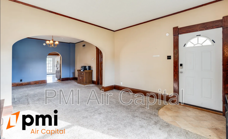 520 Old Main Street - Photo 4 of 11