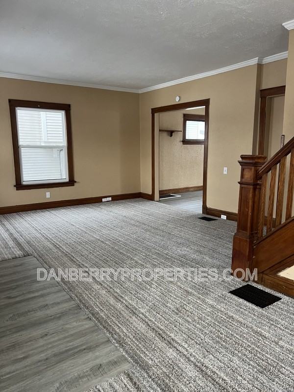 2416 Lawton Ave - Photo 2 of 15