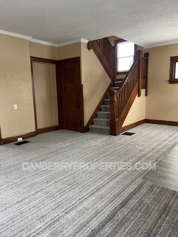 2416 Lawton Ave - Photo 3 of 15