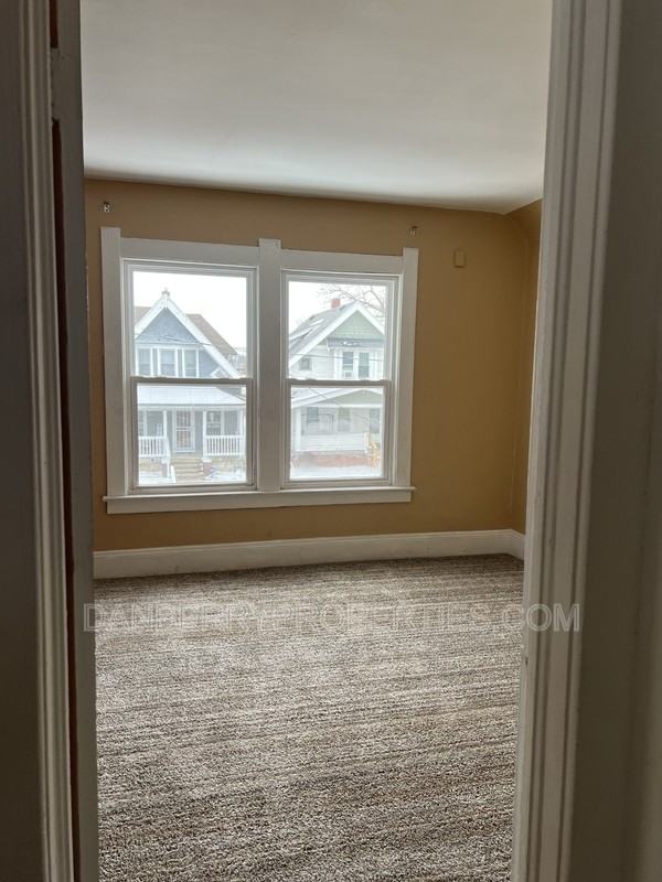 2416 Lawton Ave - Photo 7 of 15