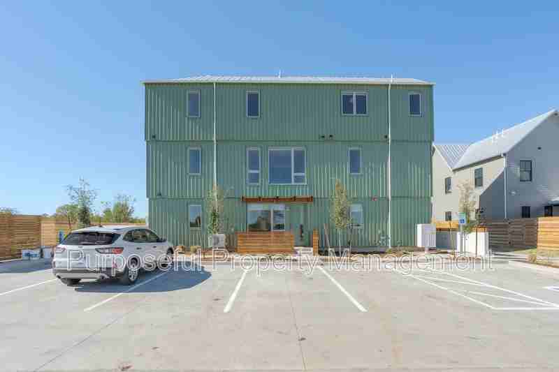 934 Hangar Dr - Photo 3 of 25