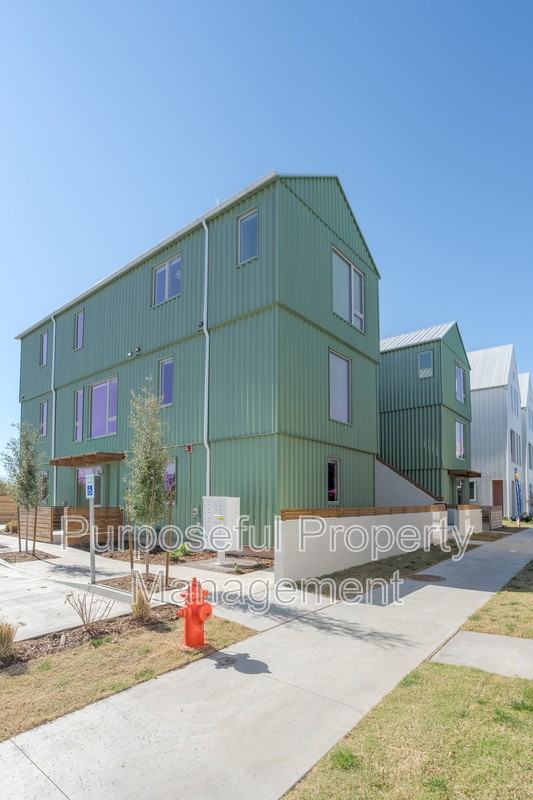 934 Hangar Dr - Photo 4 of 25