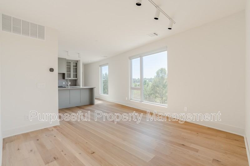 934 Hangar Dr - Photo 5 of 25