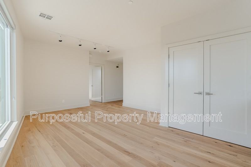 934 Hangar Dr - Photo 7 of 25