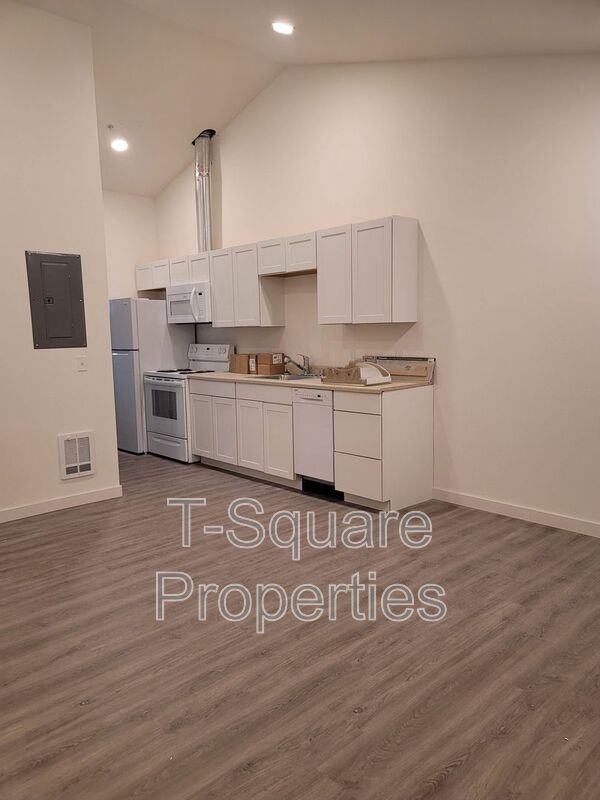 715 Cedar Ave #104 - Photo 4 of 18