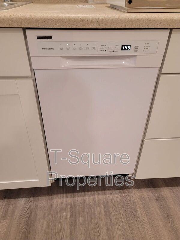 715 Cedar Ave #104 - Photo 5 of 18