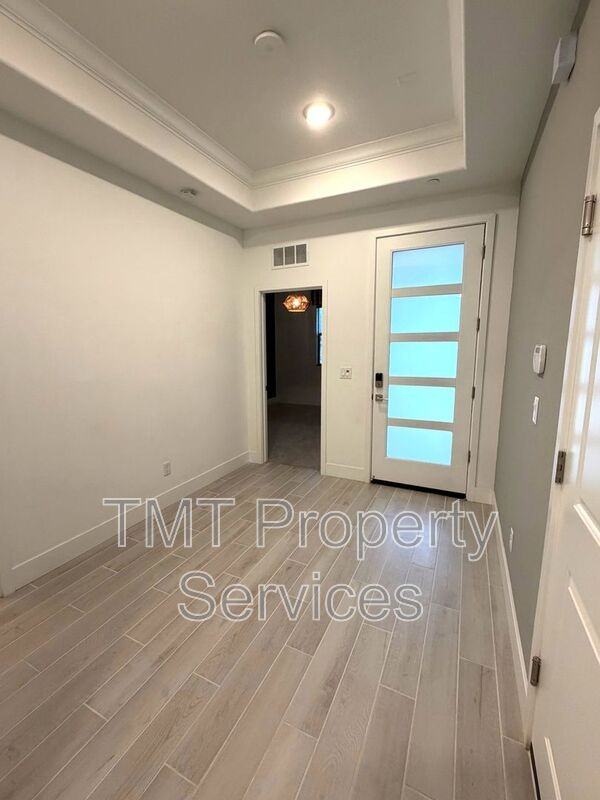 12256 Alamosa Dr - Photo 6 of 32