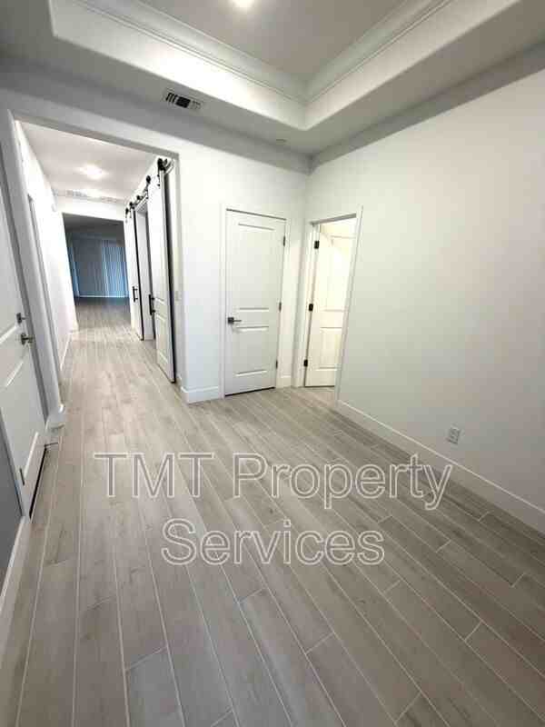 12256 Alamosa Dr - Photo 7 of 32