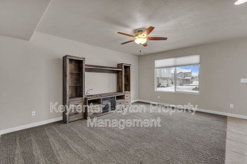 2415 Wellington Ave - Photo 2 of 29