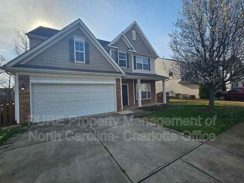 5004 Centerview Dr - Photo 3 of 11