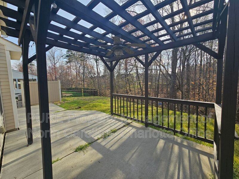 5004 Centerview Dr - Photo 6 of 11