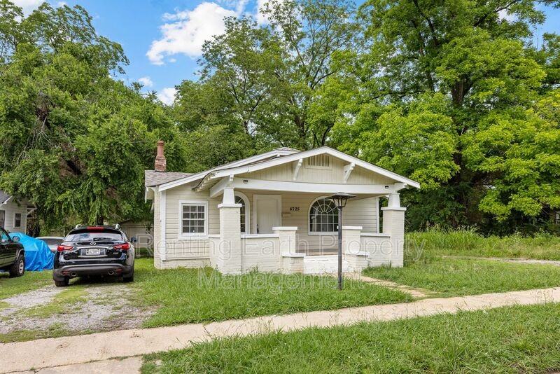 4725 Court R - Photo 3 of 18