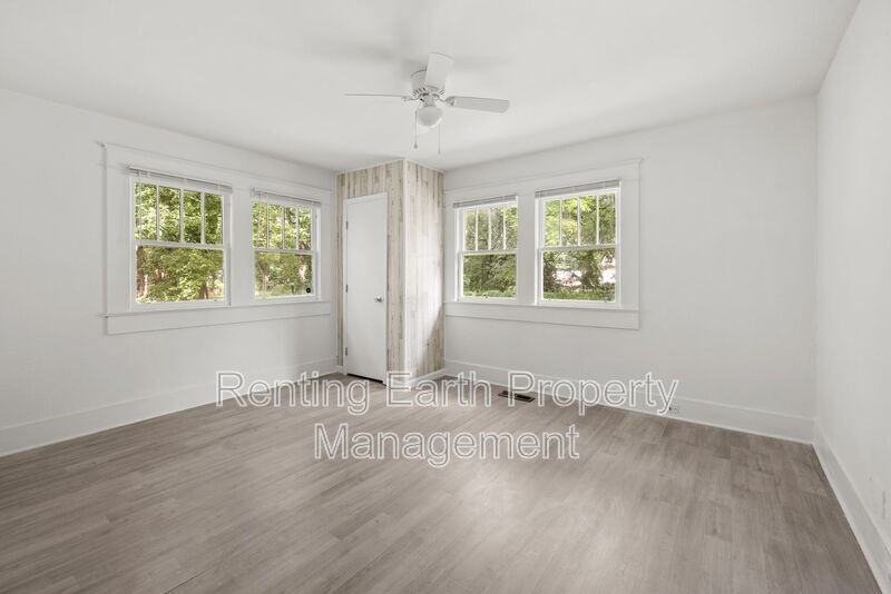 4725 Court R - Photo 7 of 18