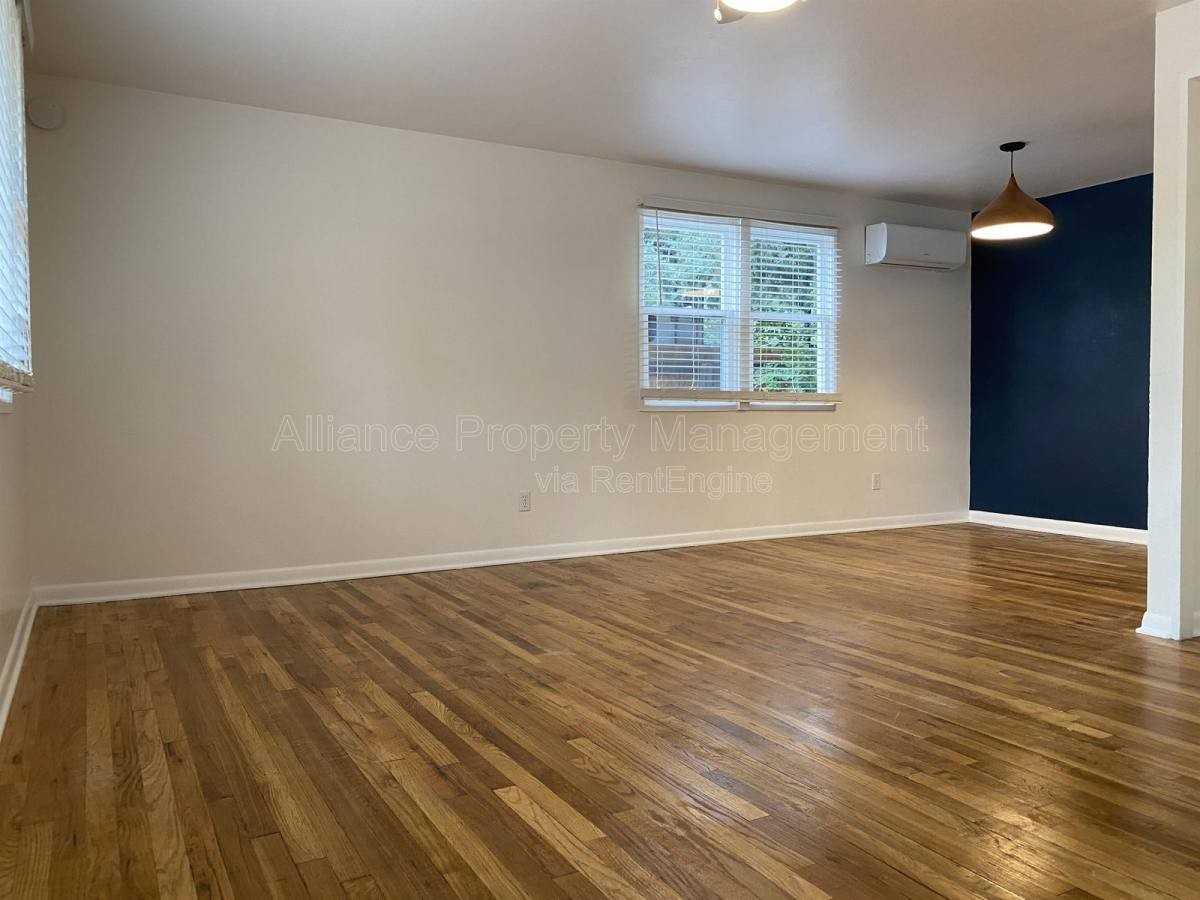 2605 Lark Dr - Photo 2 of 10